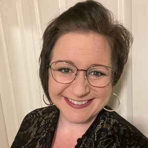 Meet your Posher, Carla